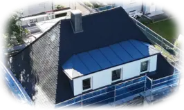 Dach von oben nach den Sanierungsarbeiten und der Beschichtung .