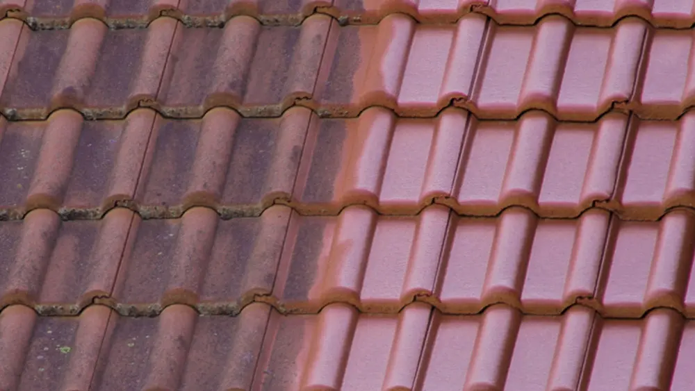 Eine wetterbeständige Nano-Dachbeschichtung schützt Ihr Dach dauerhaft vor Witterungseinflüssen.